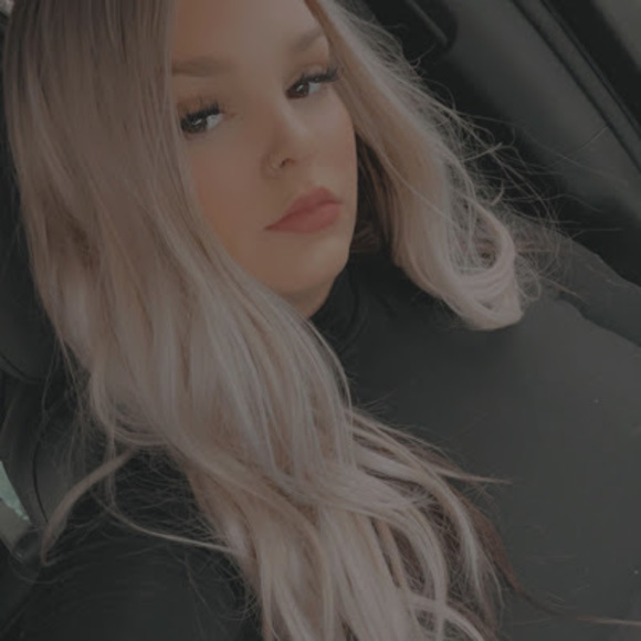 Meet your Posher, Emily - Picture 1 of 1